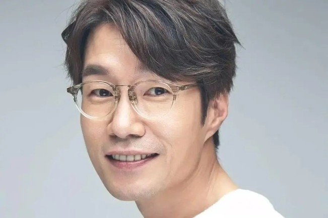 Song Young Kyu. (via Soompi)